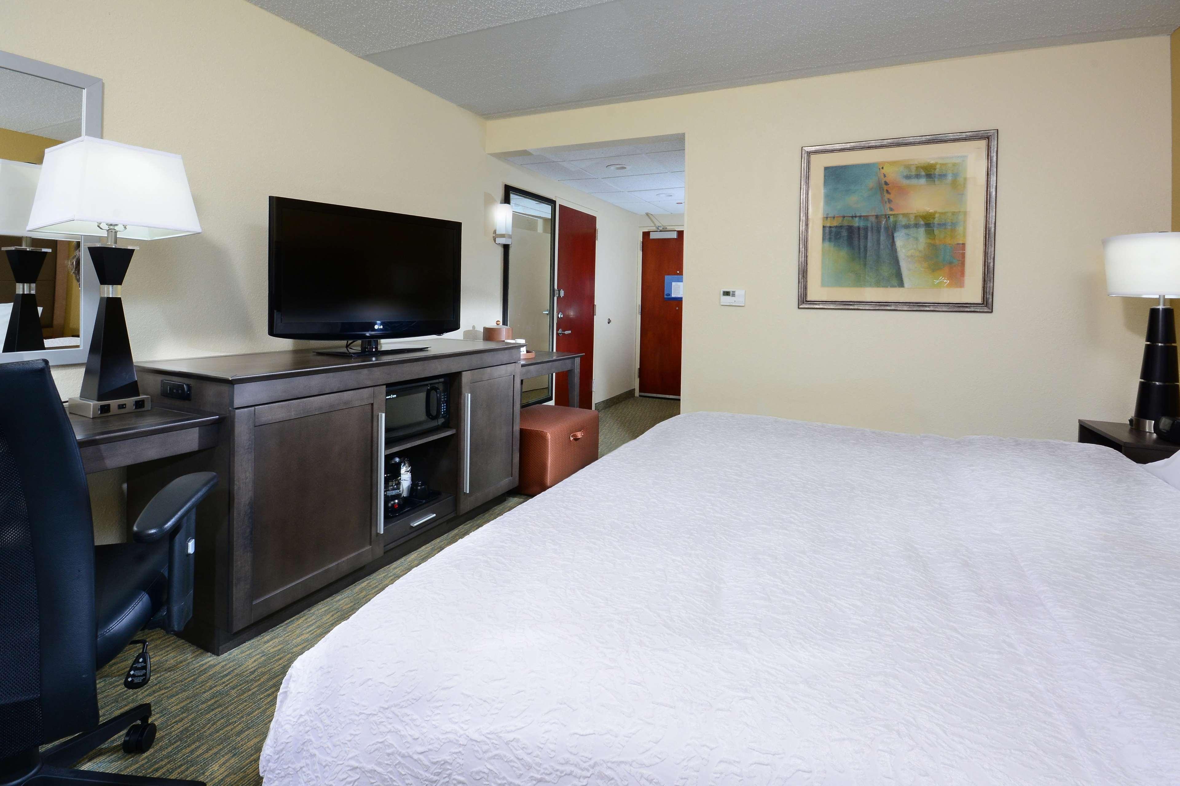 Hampton Inn Raleigh/Town Of Вейк Форест Екстер'єр фото