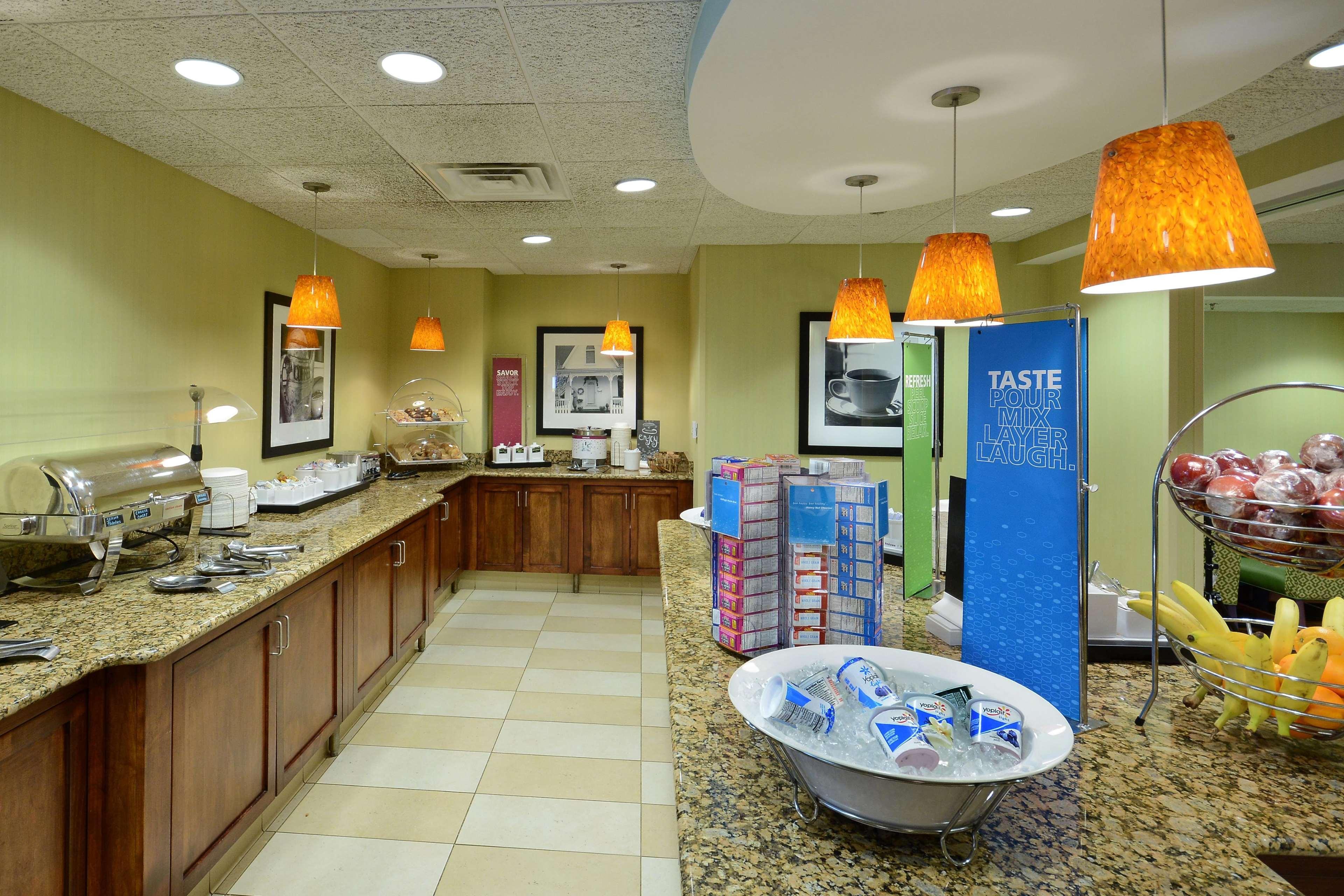 Hampton Inn Raleigh/Town Of Вейк Форест Екстер'єр фото