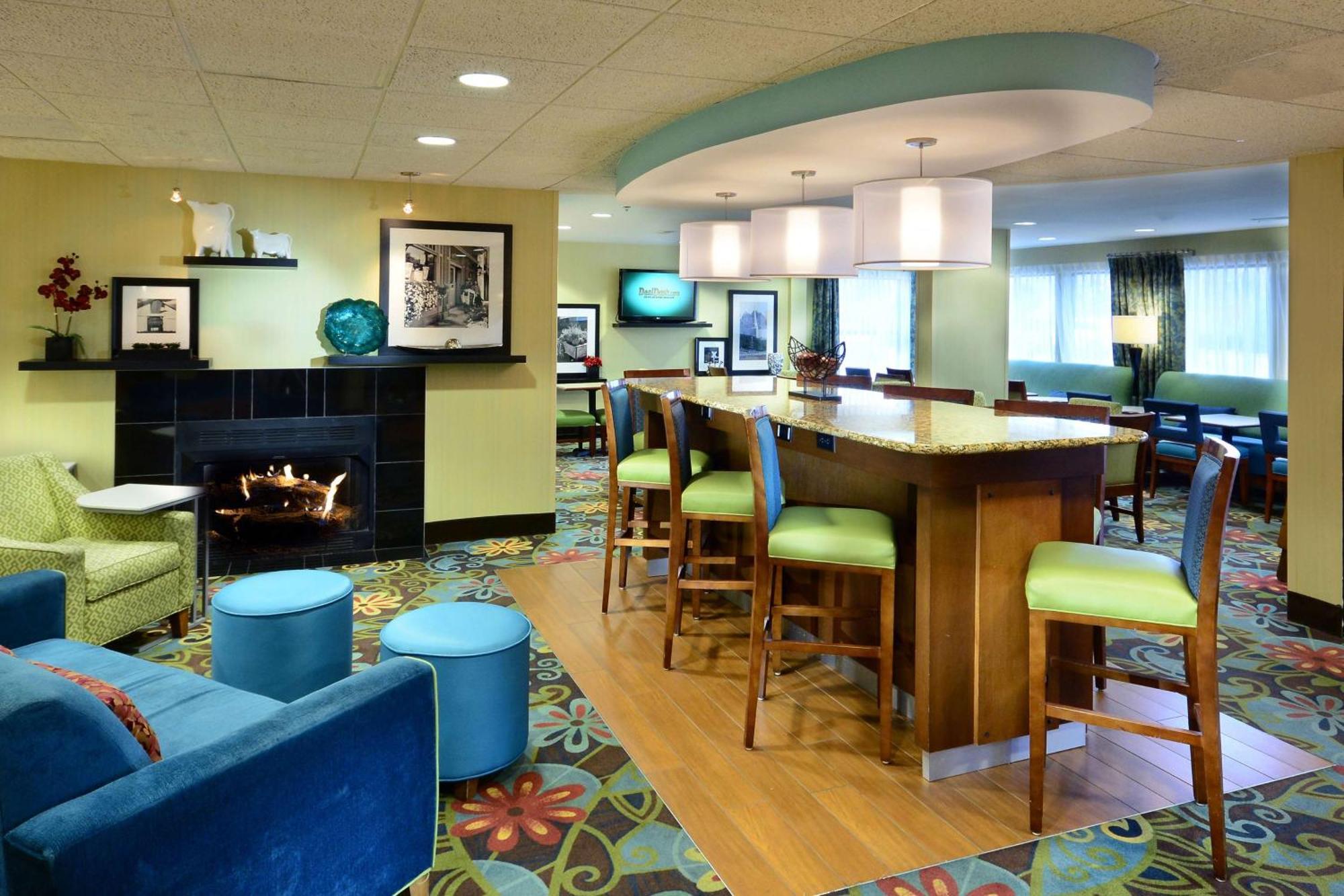Hampton Inn Raleigh/Town Of Вейк Форест Екстер'єр фото