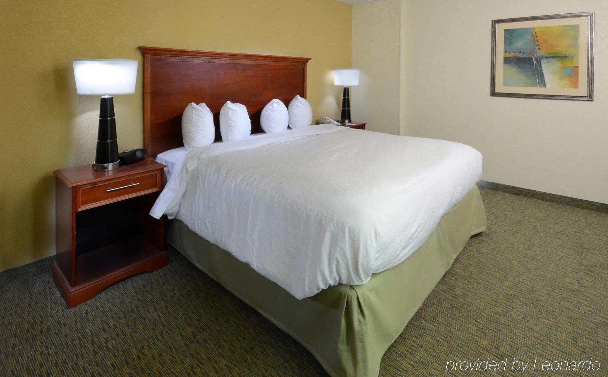 Hampton Inn Raleigh/Town Of Вейк Форест Екстер'єр фото