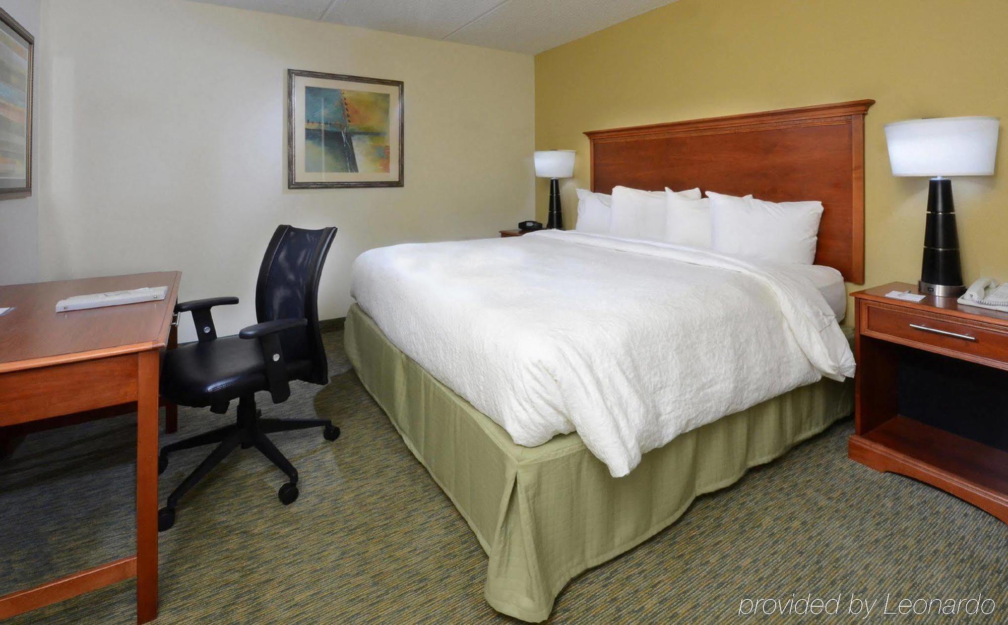 Hampton Inn Raleigh/Town Of Вейк Форест Екстер'єр фото