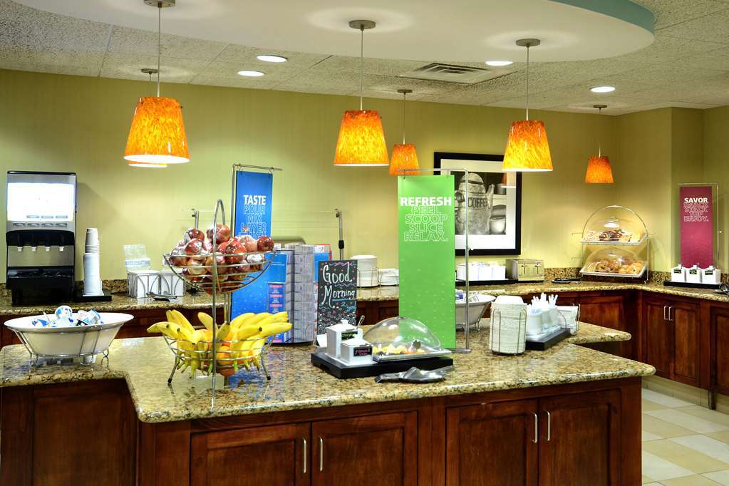 Hampton Inn Raleigh/Town Of Вейк Форест Ресторан фото